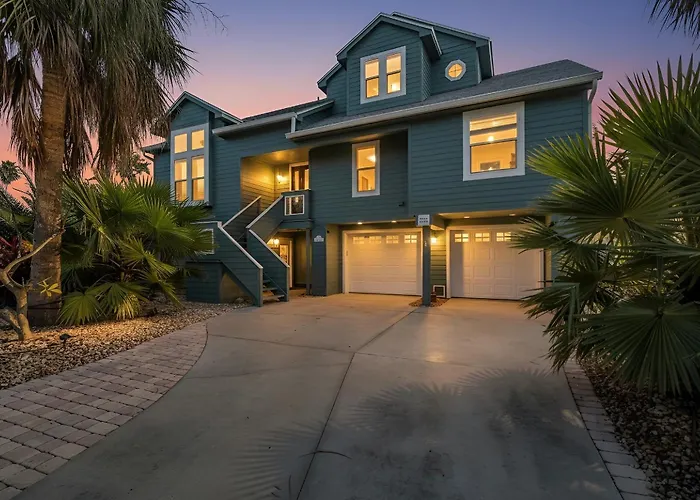 Waterfront Indian Rocks Gem *