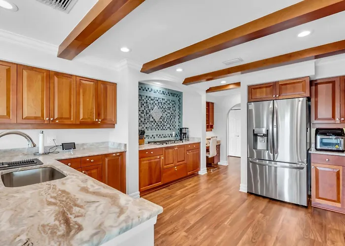 Waterfront Indian Rocks Gem *