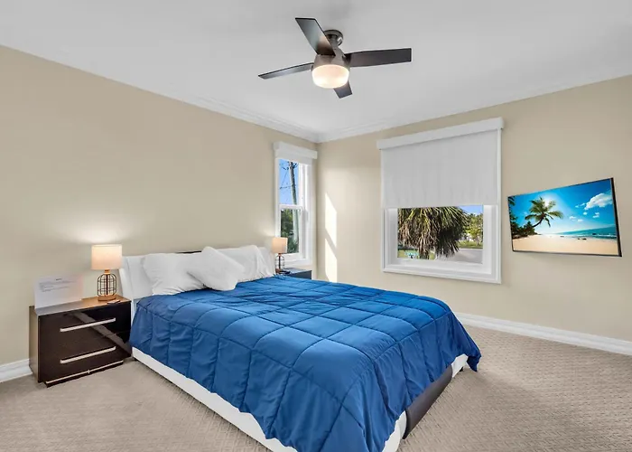 Waterfront Indian Rocks Gem *