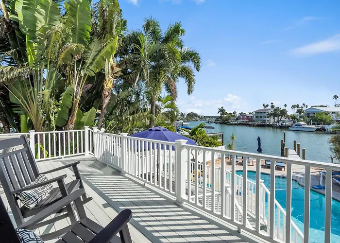 Waterfront Indian Rocks Gem Holiday home